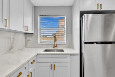 Condo in Sunrise, Florida, 1 bedroom  № 2169914 - photo 17