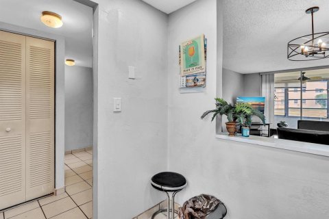 Condo in Sunrise, Florida, 1 bedroom  № 2169914 - photo 12