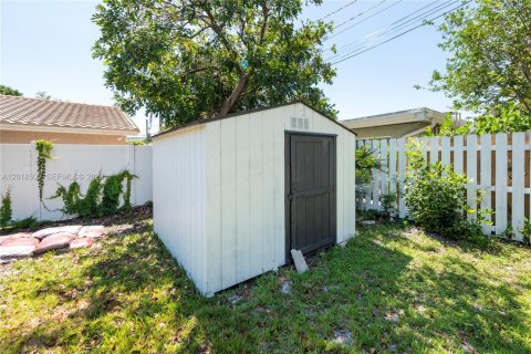 Casa en venta en Fort Lauderdale, Florida, 3 dormitorios, 154.03 m2 № 2178427 - foto 3