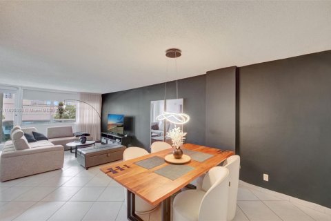 Condominio en venta en Miami Beach, Florida, 1 dormitorio, 84.54 m2 № 1812292 - foto 17