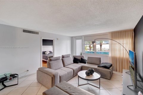 Condominio en venta en Miami Beach, Florida, 1 dormitorio, 84.54 m2 № 1812292 - foto 21