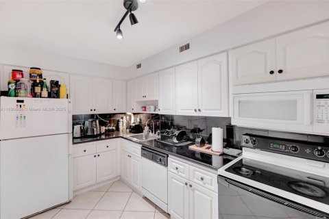 Condominio en venta en Miami Beach, Florida, 1 dormitorio, 84.54 m2 № 1812292 - foto 14