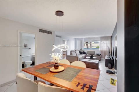 Condominio en venta en Miami Beach, Florida, 1 dormitorio, 84.54 m2 № 1812292 - foto 18
