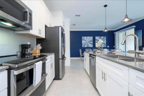 Touwnhouse à vendre à Kissimmee, Floride: 4 chambres, 176.7 m2 № 2148235 - photo 10
