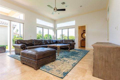 House in Delray Beach, Florida 4 bedrooms, 333.52 sq.m. № 2240468 - photo 17