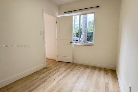 House in Miami, Florida 3 bedrooms, 217.39 sq.m. № 2001652 - photo 18