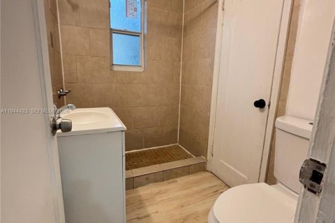 House in Miami, Florida 3 bedrooms, 217.39 sq.m. № 2001652 - photo 11