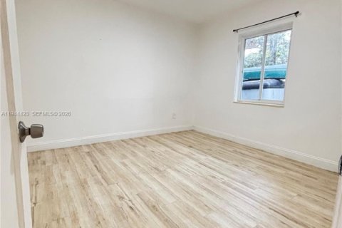 House in Miami, Florida 3 bedrooms, 217.39 sq.m. № 2001652 - photo 7