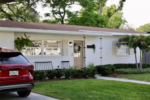 Villa ou maison à louer à Tampa, Floride: 4 chambres, 146.41 m2 № 2115002 - photo 2
