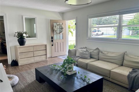 Villa ou maison à louer à Tampa, Floride: 4 chambres, 146.41 m2 № 2115002 - photo 11