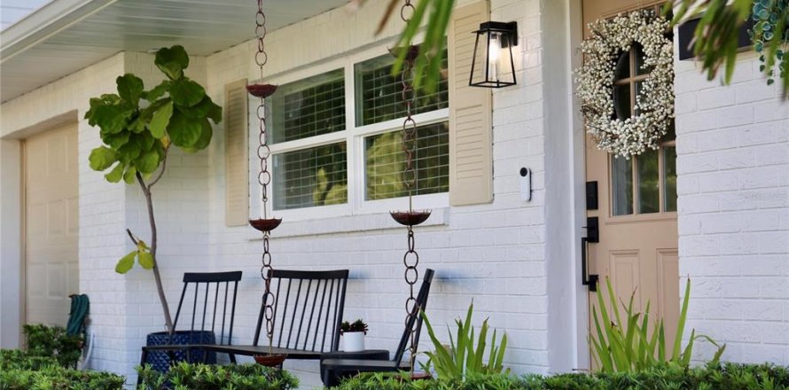 Villa ou maison à Tampa, Floride 4 chambres, 146.41 m2 № 2115002