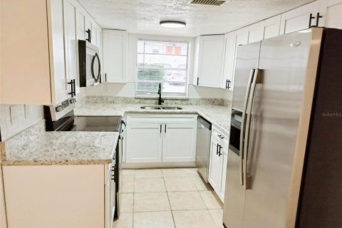 Apartamento en alquiler en Port Richey, Florida, 3 dormitorios, 117.99 m2 № 1893636 - foto 3