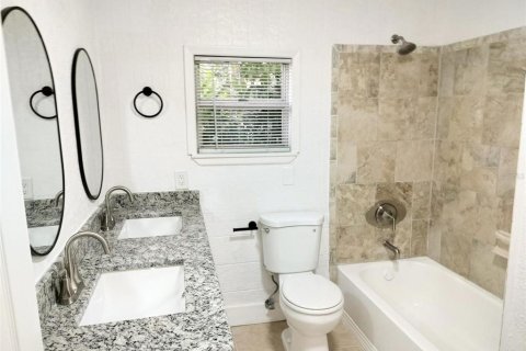 Apartamento en alquiler en Port Richey, Florida, 3 dormitorios, 117.99 m2 № 1893636 - foto 4