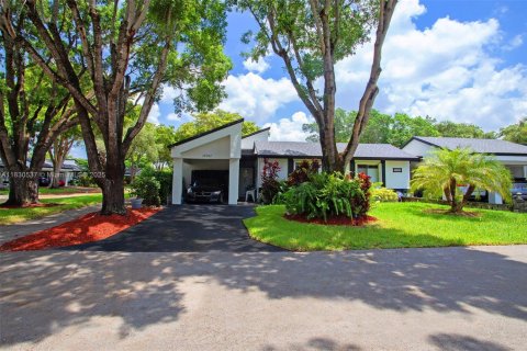 Condo in Weston, Florida, 3 bedrooms  № 1830296 - photo 1