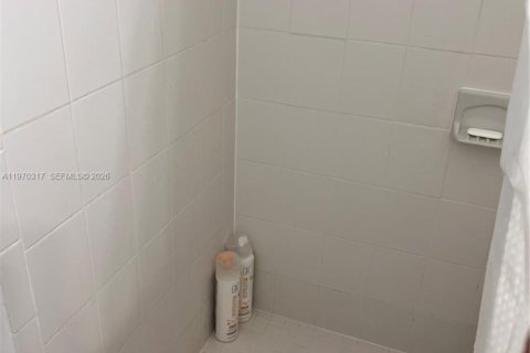 House in Miami, Florida 3 bedrooms, 117.61 sq.m. № 2031360 - photo 13