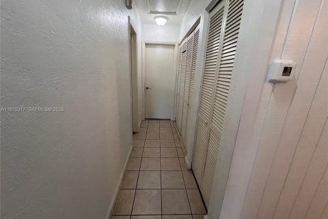 House in Miami, Florida 3 bedrooms, 117.61 sq.m. № 2031360 - photo 15