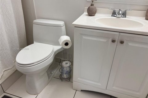 House in Miami, Florida 3 bedrooms, 117.61 sq.m. № 2031360 - photo 12