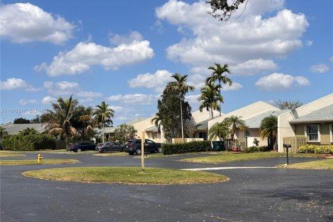 House in Miami, Florida 3 bedrooms, 117.61 sq.m. № 2031360 - photo 29