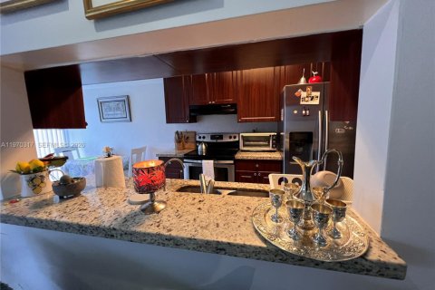 House in Miami, Florida 3 bedrooms, 117.61 sq.m. № 2031360 - photo 9