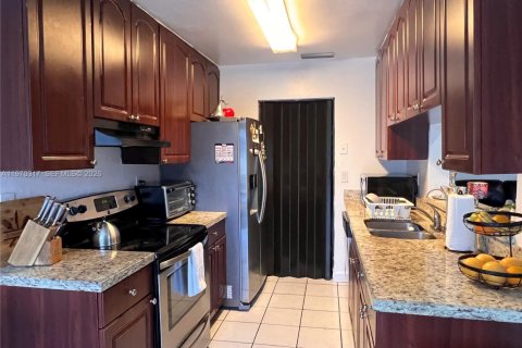 House in Miami, Florida 3 bedrooms, 117.61 sq.m. № 2031360 - photo 7