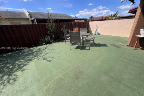 House in Miami, Florida 3 bedrooms, 117.61 sq.m. № 2031360 - photo 20