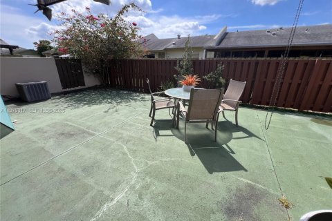 House in Miami, Florida 3 bedrooms, 117.61 sq.m. № 2031360 - photo 19