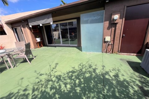 House in Miami, Florida 3 bedrooms, 117.61 sq.m. № 2031360 - photo 21