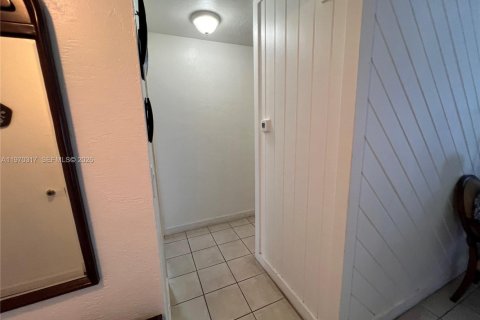 House in Miami, Florida 3 bedrooms, 117.61 sq.m. № 2031360 - photo 14