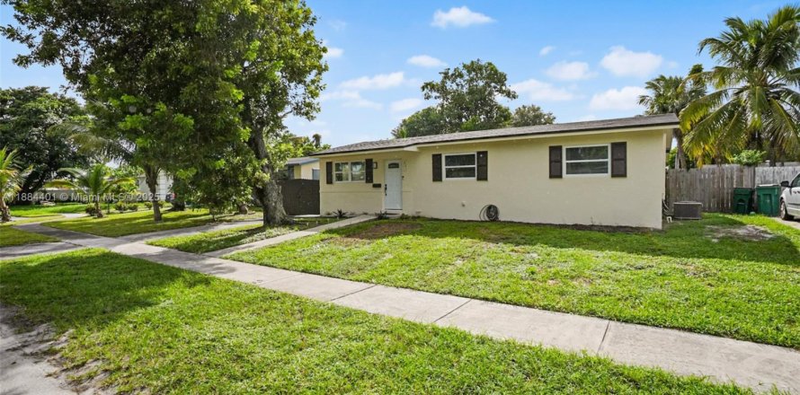 Casa en Margate, Florida 3 dormitorios, 121.79 m2 № 2015321