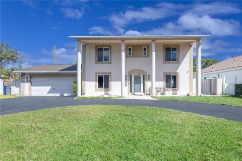 Casa en alquiler en Pompano Beach, Florida, 5 dormitorios, 219.44 m2 № 1943745 - foto 2