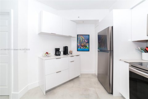 Купить кондоминиум в Санни-Айлс-Бич, Флорида 2 спальни, 103.68м2, № 1940969 - фото 4