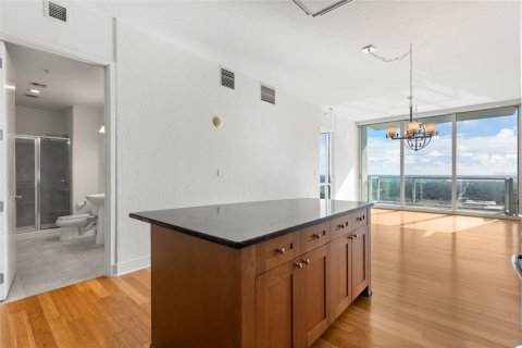 Condo in Orlando, Florida, 2 bedrooms № 2385810 - photo 14