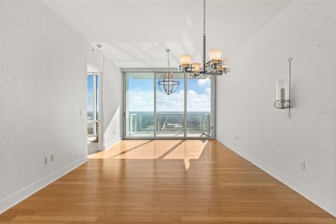 Condo in Orlando, Florida, 2 bedrooms № 2385810 - photo 15