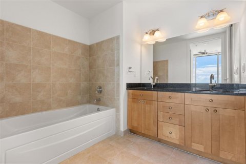 Condo in Orlando, Florida, 2 bedrooms № 2385810 - photo 26
