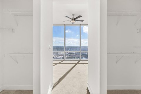 Condo in Orlando, Florida, 2 bedrooms № 2385810 - photo 25