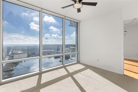 Condo in Orlando, Florida, 2 bedrooms № 2385810 - photo 24