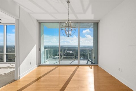 Condo in Orlando, Florida, 2 bedrooms № 2385810 - photo 17