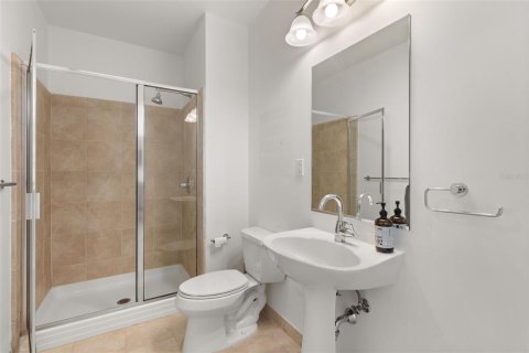 Condo in Orlando, Florida, 2 bedrooms № 2385810 - photo 21