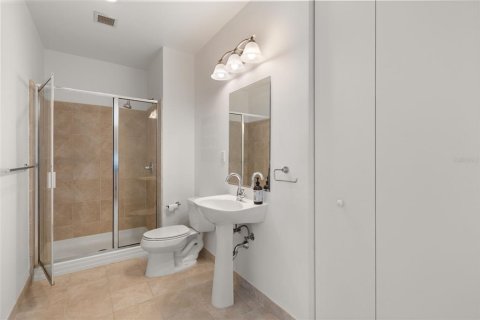 Condo in Orlando, Florida, 2 bedrooms № 2385810 - photo 22
