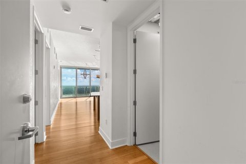 Condo in Orlando, Florida, 2 bedrooms № 2385810 - photo 10