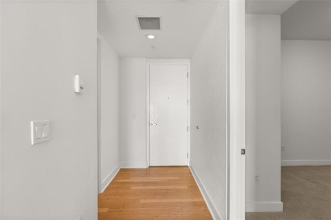 Condo in Orlando, Florida, 2 bedrooms № 2385810 - photo 11