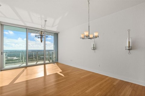 Condo in Orlando, Florida, 2 bedrooms № 2385810 - photo 16