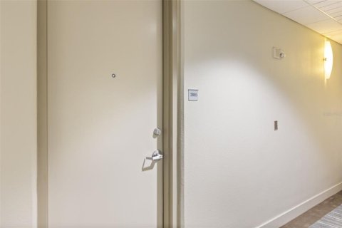 Condo in Orlando, Florida, 2 bedrooms № 2385810 - photo 9