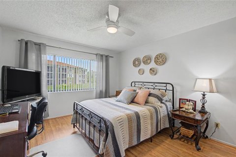 Condo in Clearwater, Florida, 2 bedrooms  № 2329876 - photo 23