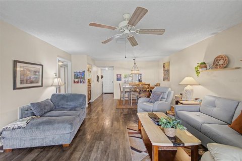 Condo in Clearwater, Florida, 2 bedrooms  № 2329876 - photo 16