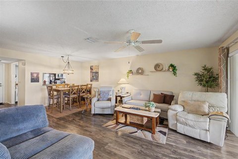 Condo in Clearwater, Florida, 2 bedrooms  № 2329876 - photo 17