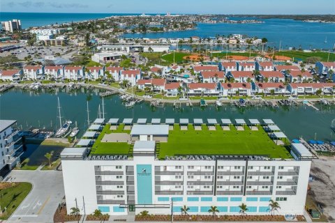 Condominio en alquiler en Madeira Beach, Florida, 3 dormitorios, 186.92 m2 № 1446005 - foto 1
