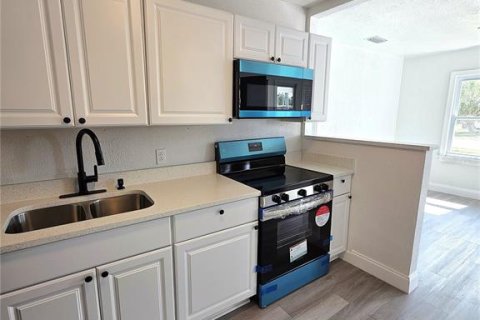 Casa en venta en Winter Haven, Florida, 4 dormitorios, 85.66 m2 № 1678977 - foto 10