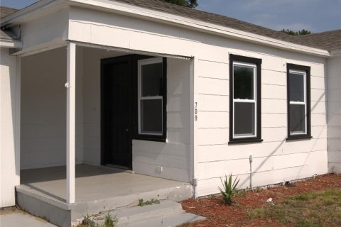 Casa en venta en Winter Haven, Florida, 4 dormitorios, 85.66 m2 № 1678977 - foto 4