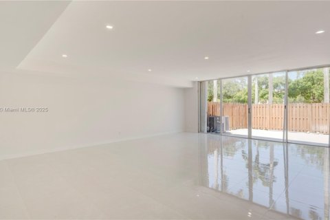 Townhouse in Hallandale Beach, Florida 3 bedrooms, 166.57 sq.m. № 1953775 - photo 14